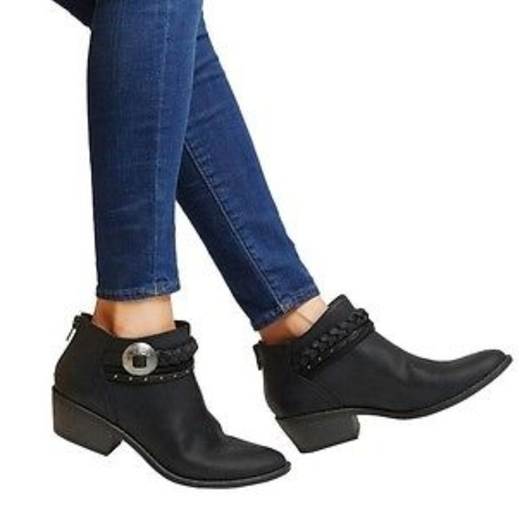 dv black booties